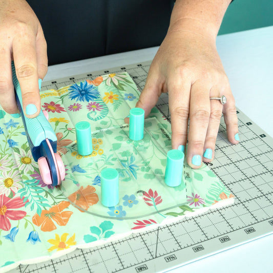 PRE-ORDER: Sew Magnetic 12" x 18" Self-Healing Cutting Mat + 6 Boosters