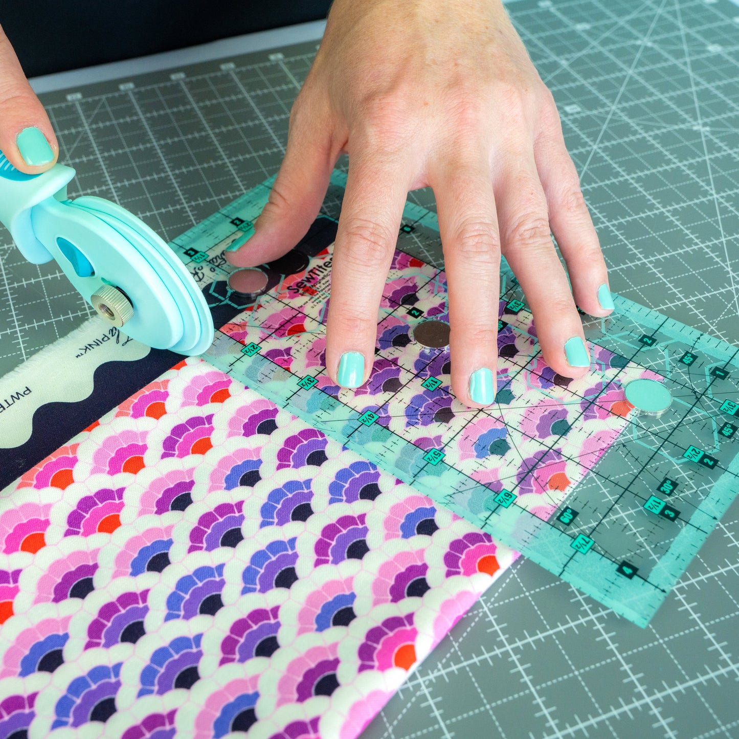PRE-ORDER: Sew Magnetic 4.5" x 8.5" Ruler